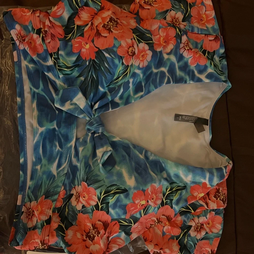 Torrid NWT 2 pcs. blue water floral bathing suit. - Picture 1 of 10